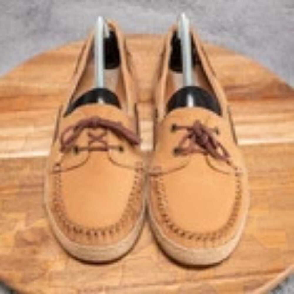 UGG TYLIN 6 NWOB DECK SHOE Nubuck Leather Lamb Fur Back Elevated Classic Preppy - Picture 3 of 16